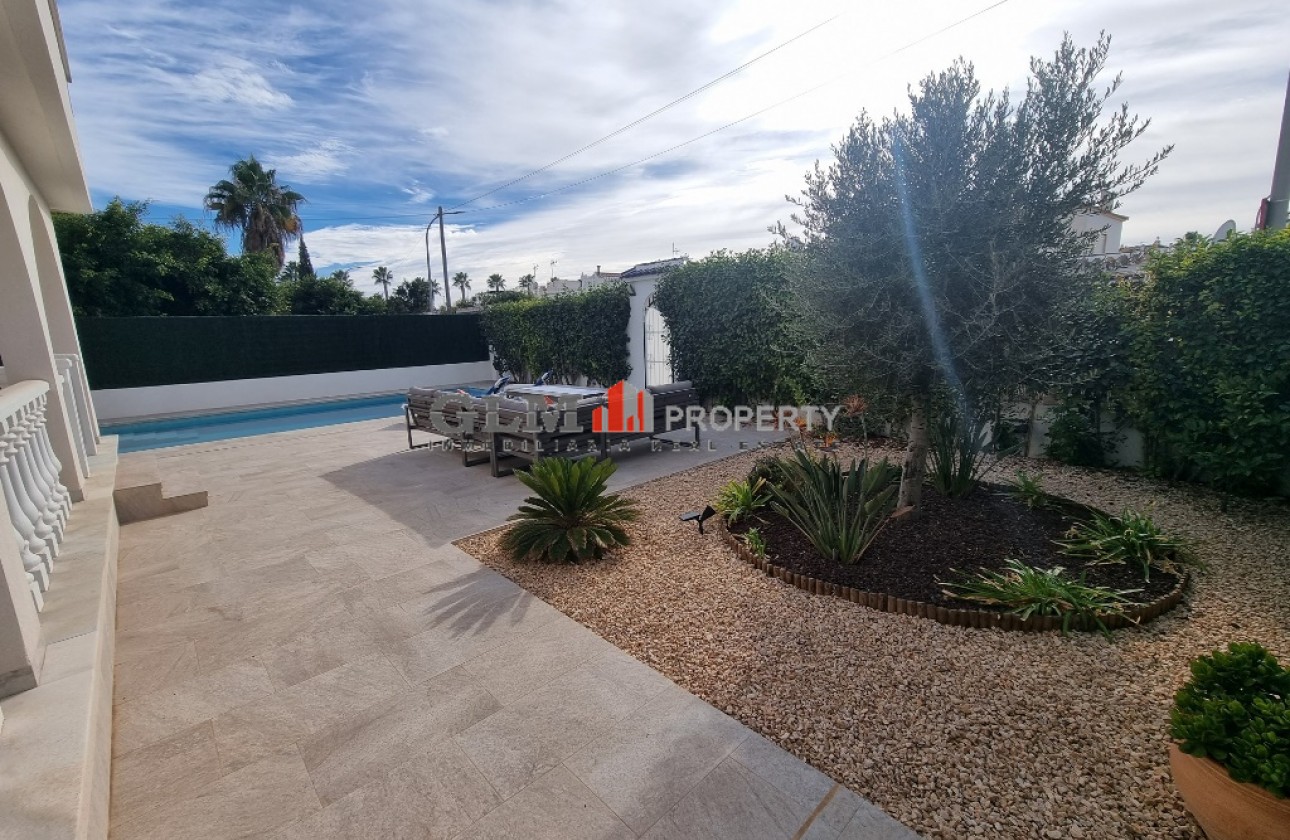 Resale - Apartment - LOS NAREJOS - Oasis