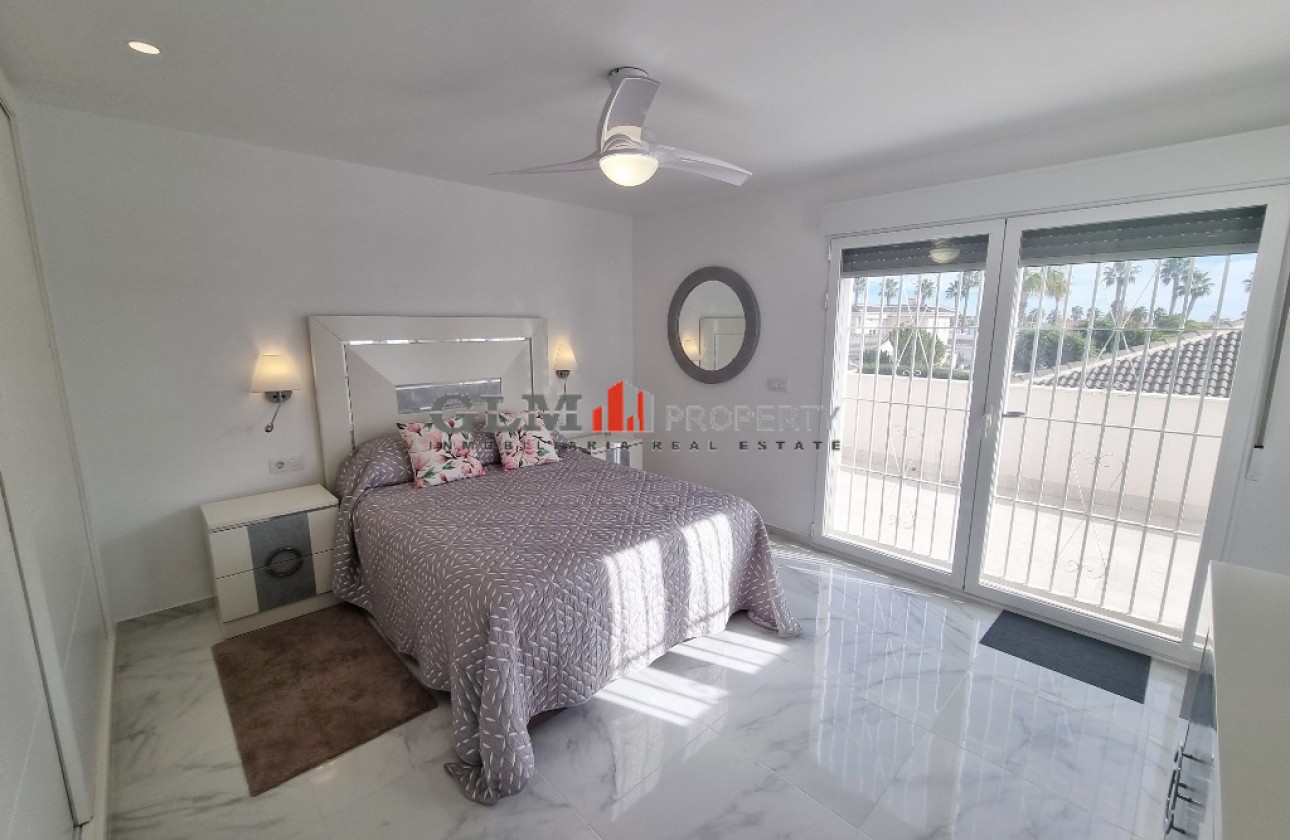 Resale - Apartment - LOS NAREJOS - Oasis