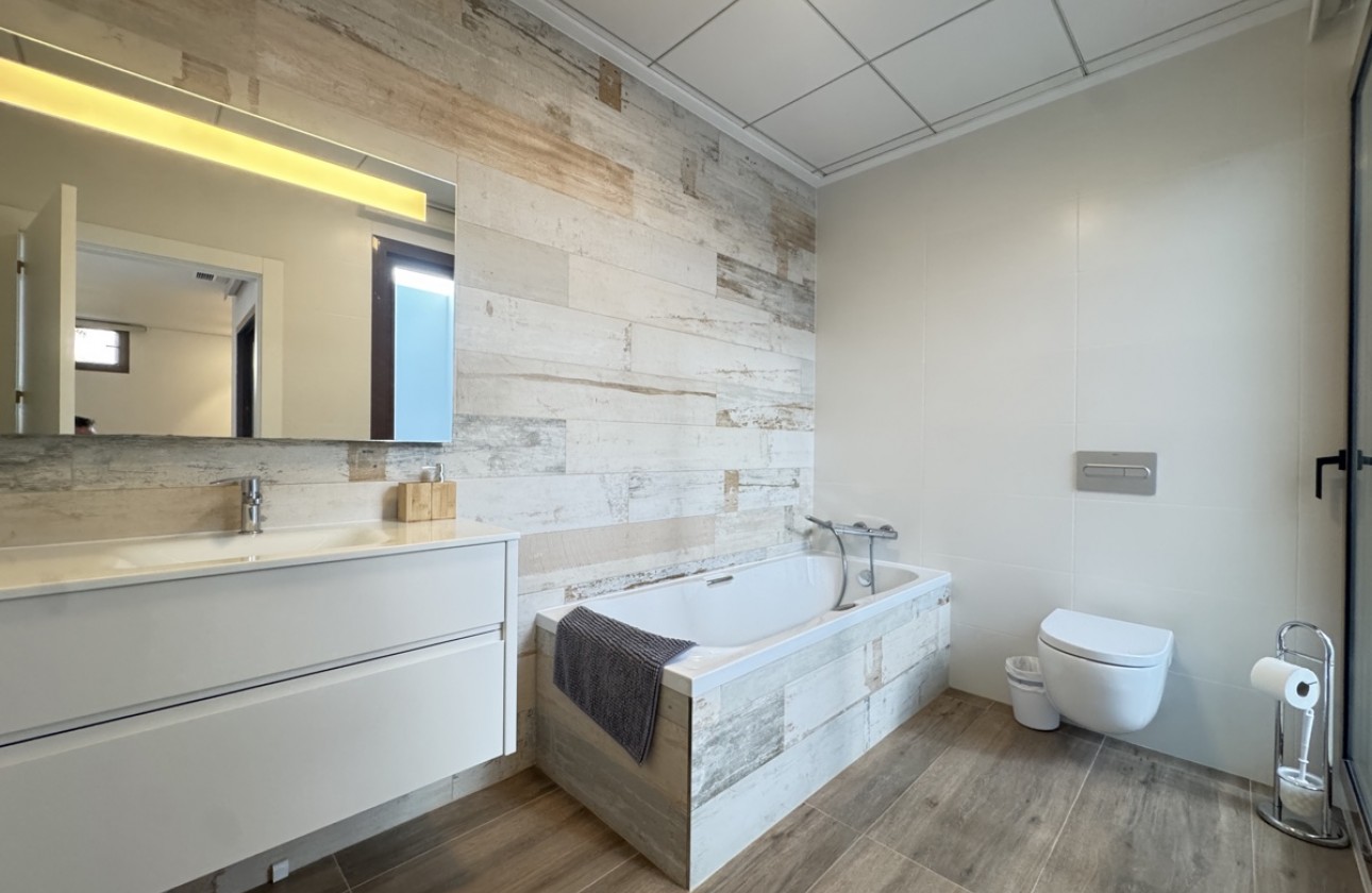 Resale - Villa - Las Colinas Golf