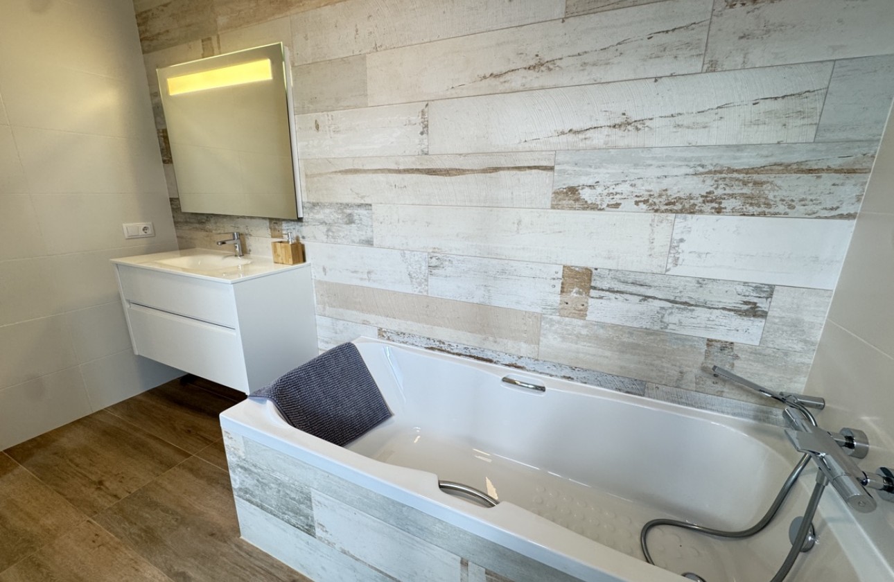 Resale - Villa - Las Colinas Golf