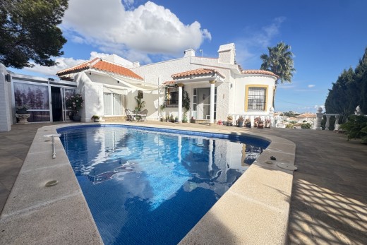 Resale - Villa - Villamartin