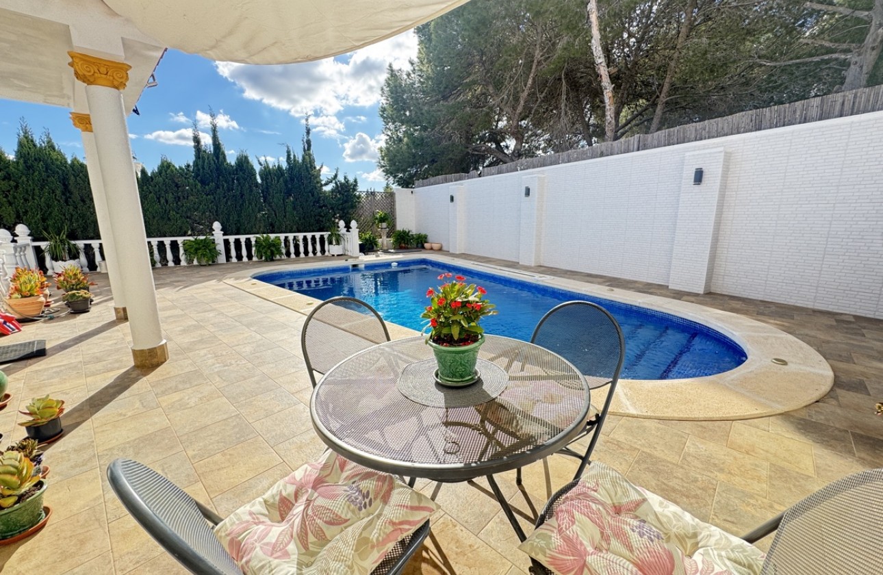 Resale - Villa - Villamartin