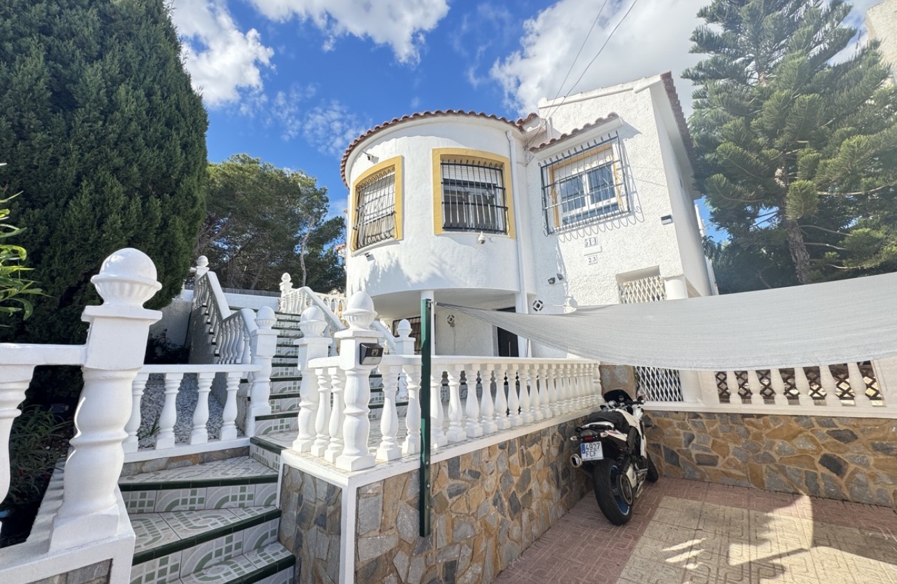 Resale - Villa - Villamartin