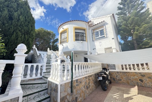 Resale - Villa - Villamartin