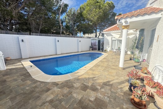 Resale - Villa - Villamartin