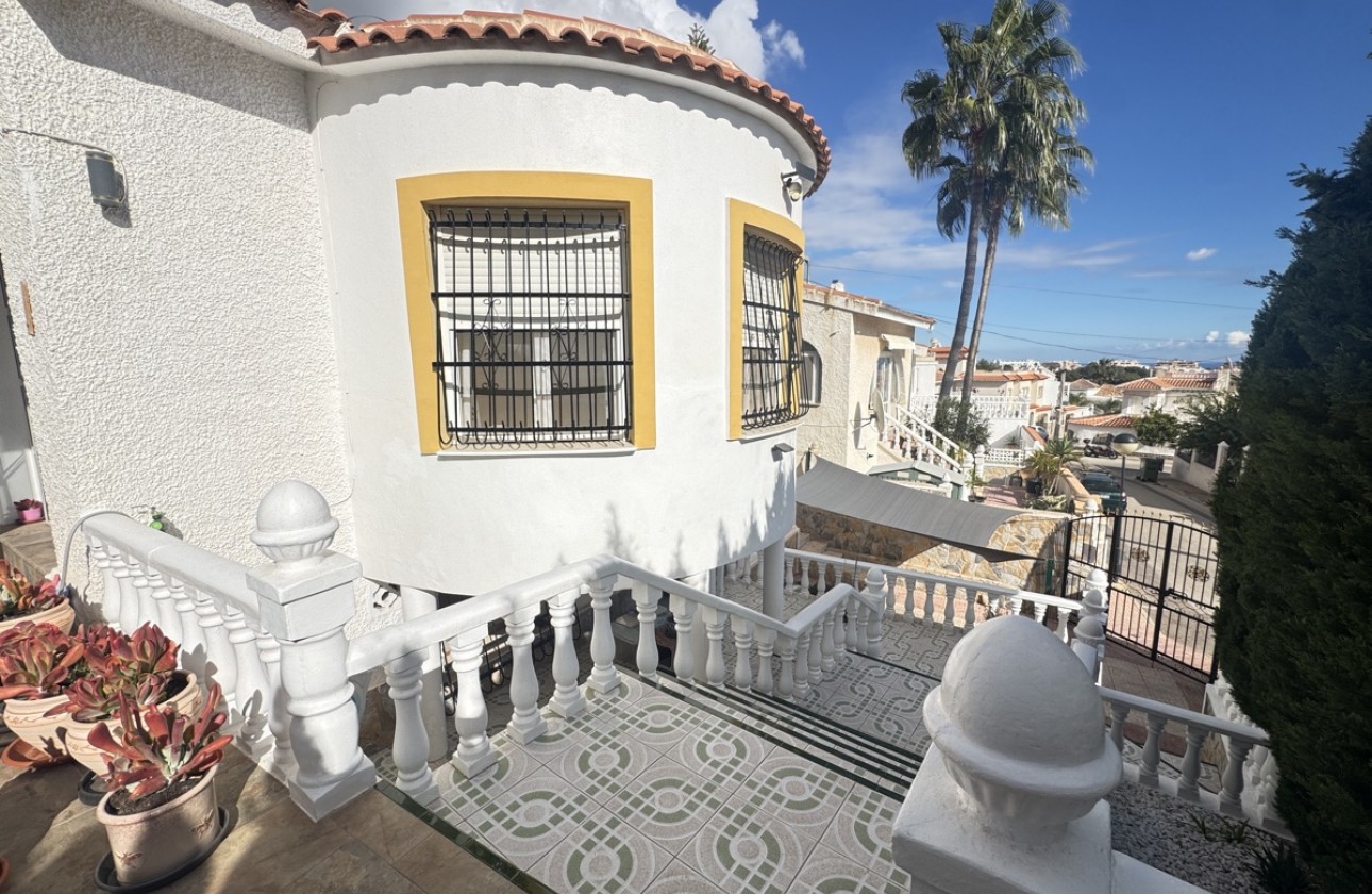 Resale - Villa - Villamartin