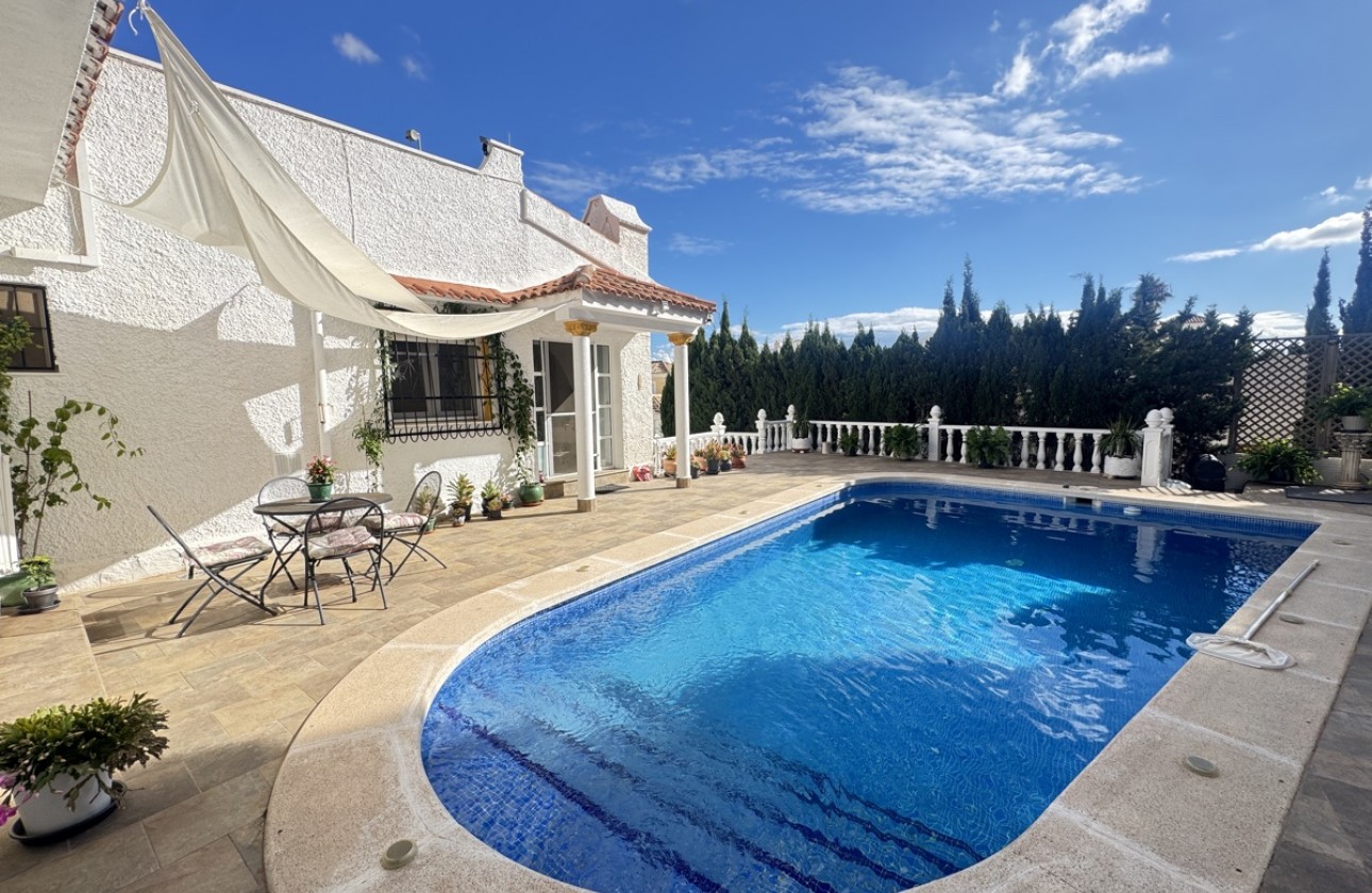 Resale - Villa - Villamartin