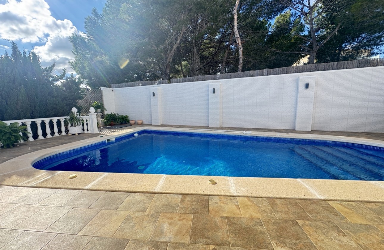 Resale - Villa - Villamartin