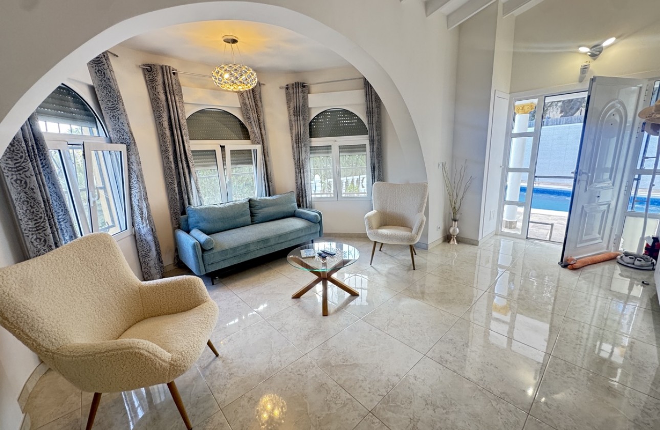 Resale - Villa - Villamartin