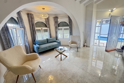 Resale - Villa - Villamartin