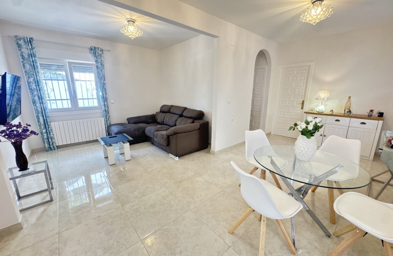 Resale - Villa - Villamartin