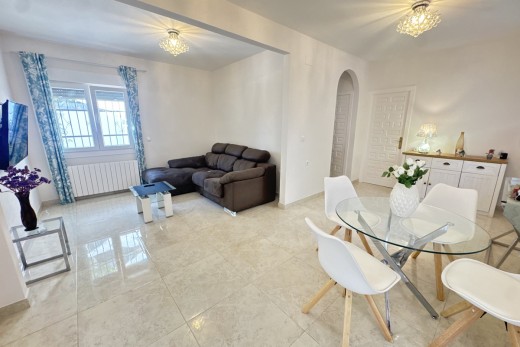 Resale - Villa - Villamartin