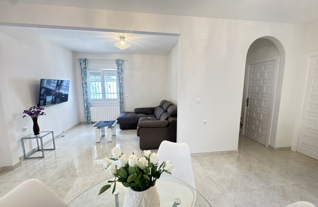 Resale - Villa - Villamartin