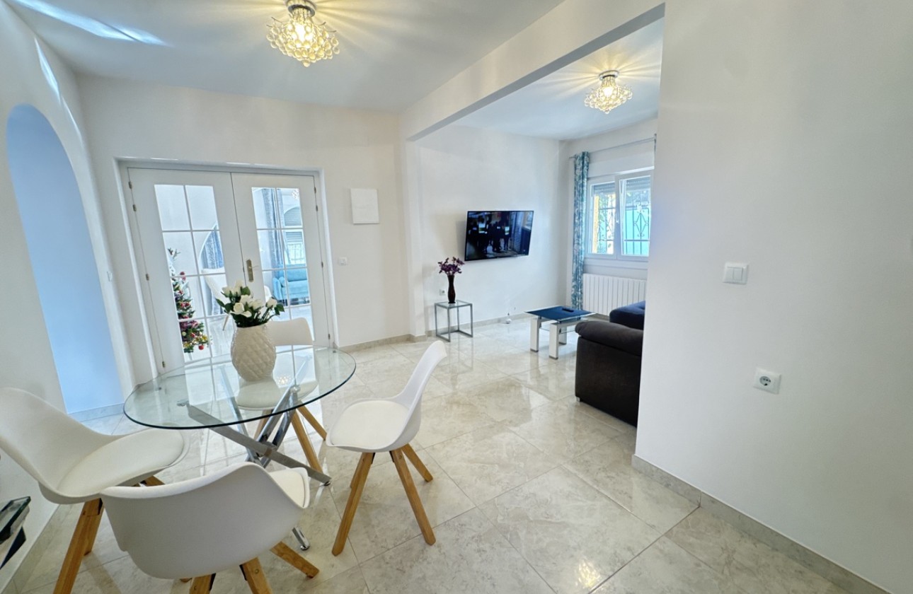 Resale - Villa - Villamartin