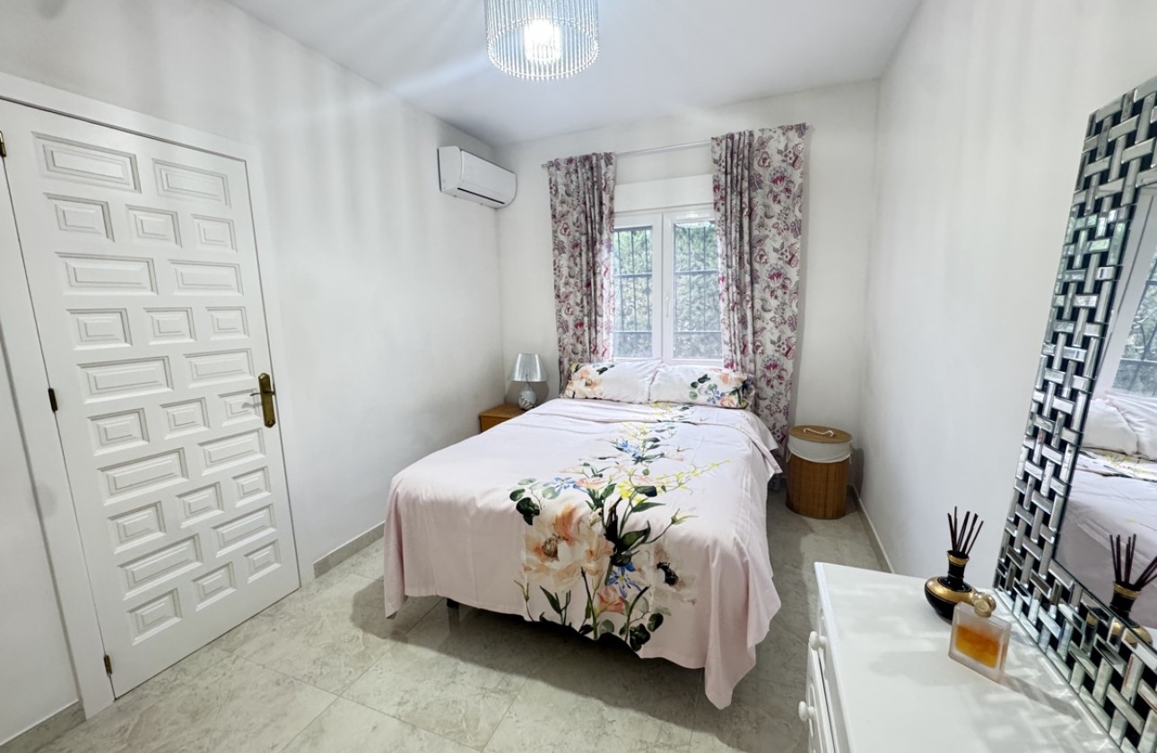 Resale - Villa - Villamartin