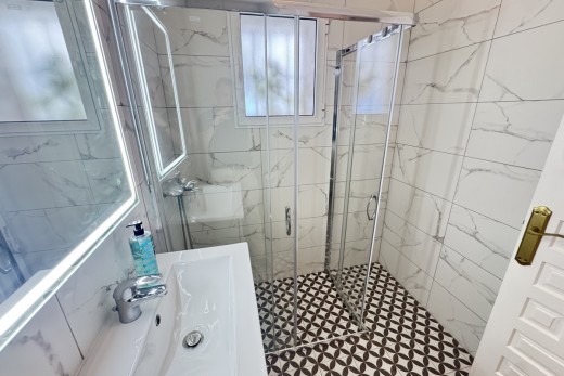 Resale - Villa - Villamartin