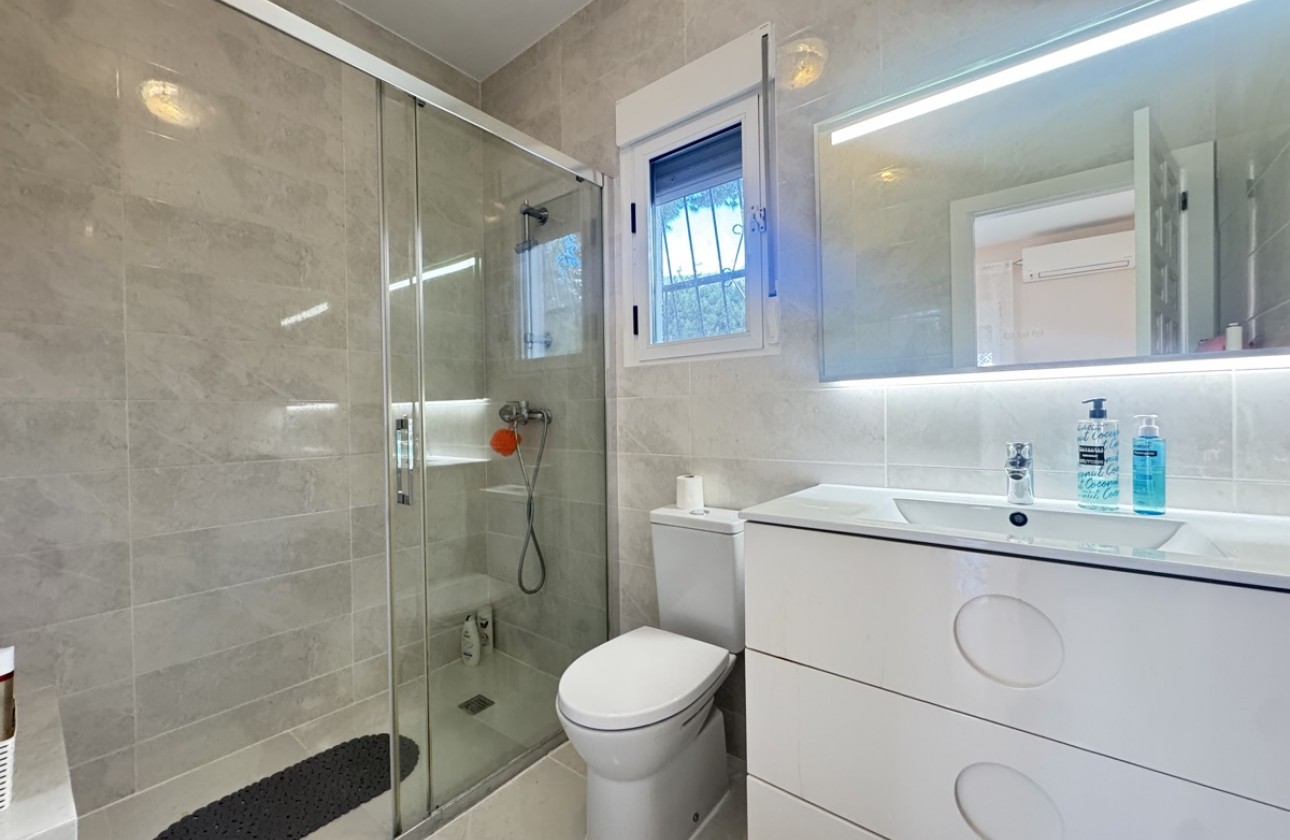 Resale - Villa - Villamartin