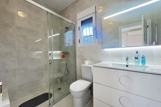 Resale - Villa - Villamartin