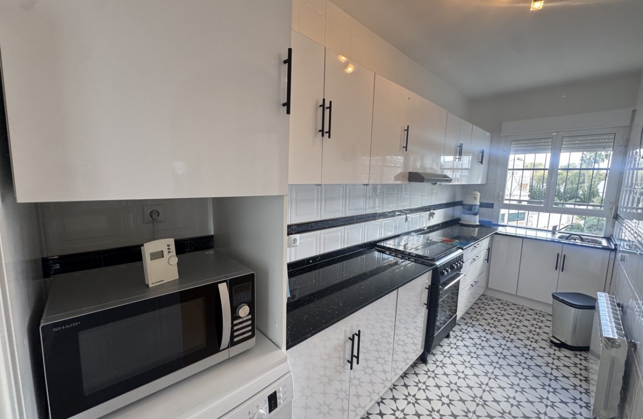 Resale - Villa - Villamartin