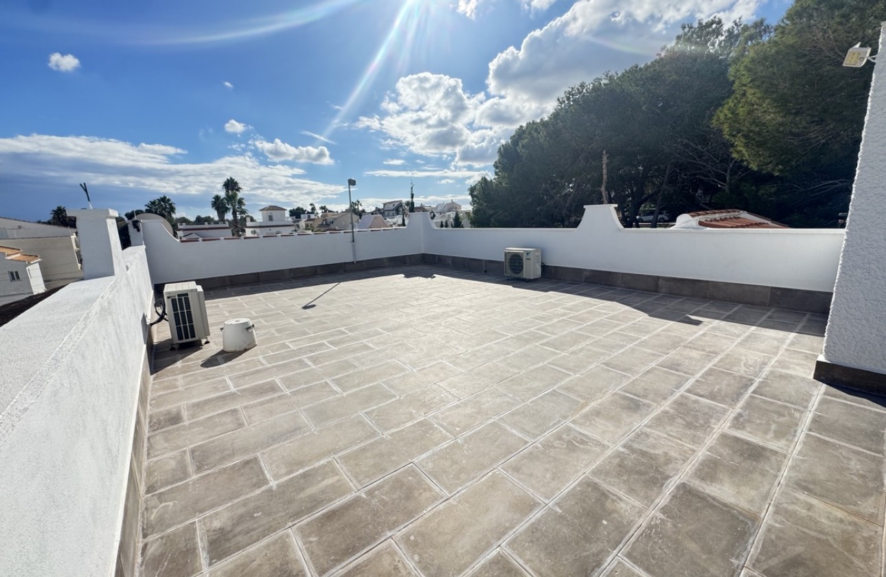 Resale - Villa - Villamartin