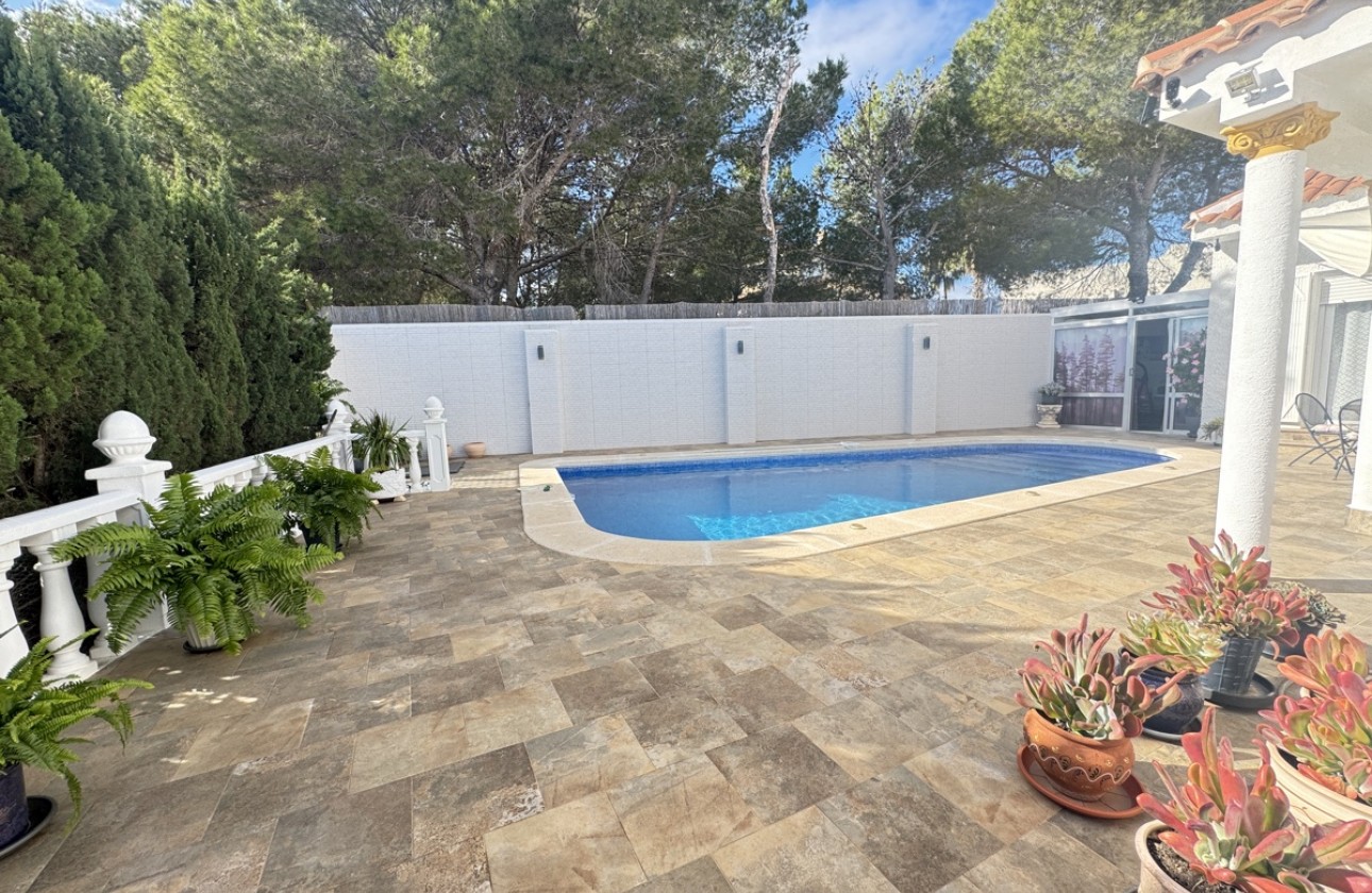 Resale - Villa - Villamartin