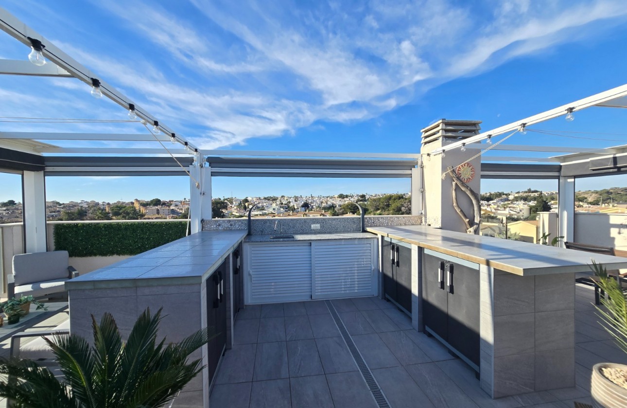 Återförsäljning - Apartment / Flat * - Orihuela Costa - Villamartín *