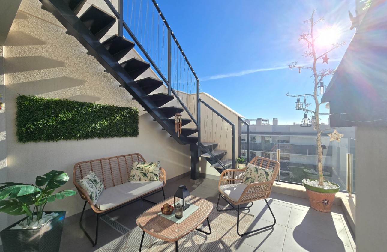 Återförsäljning - Apartment / Flat * - Orihuela Costa - Villamartín *