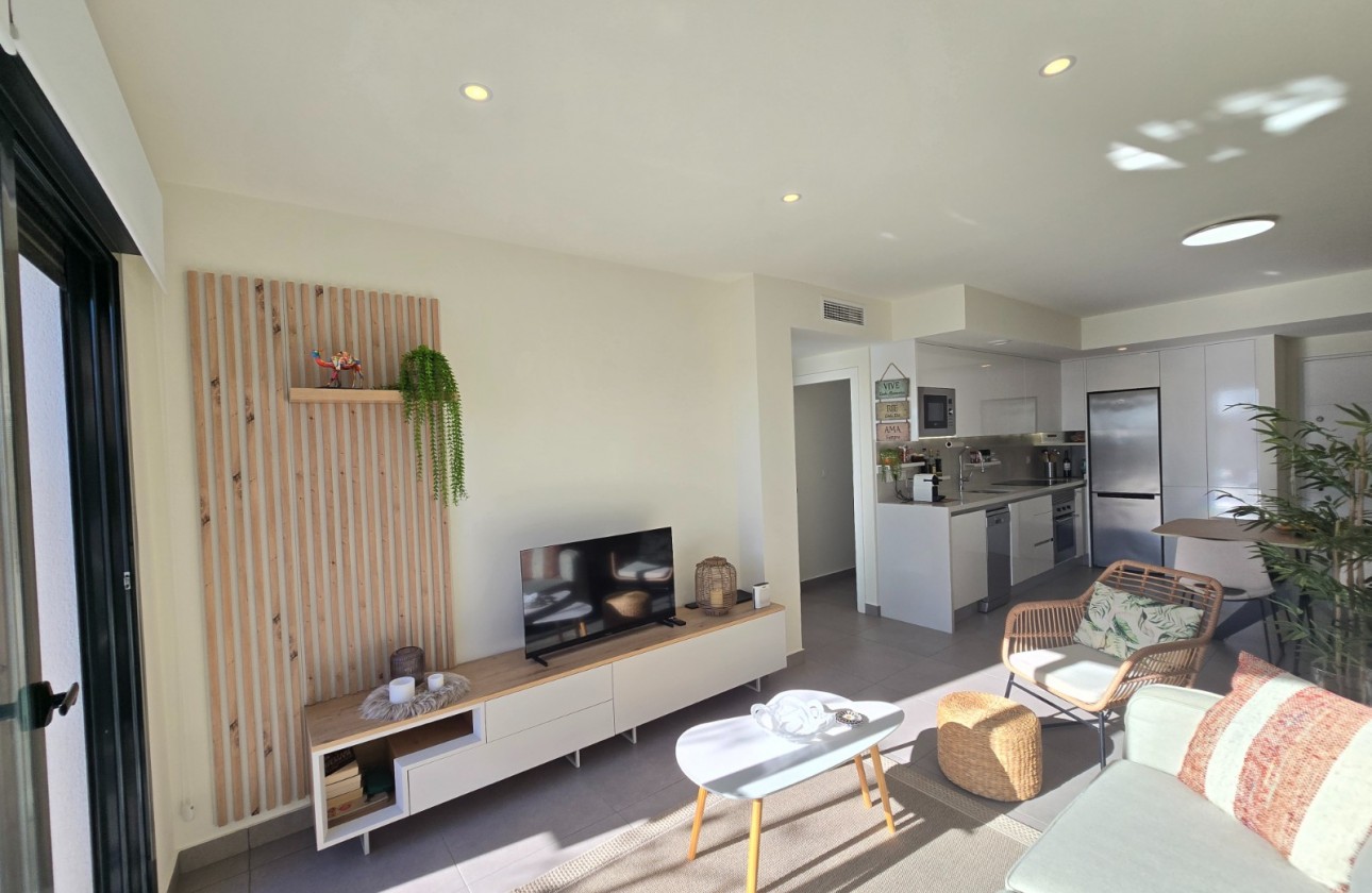 Återförsäljning - Apartment / Flat * - Orihuela Costa - Villamartín *