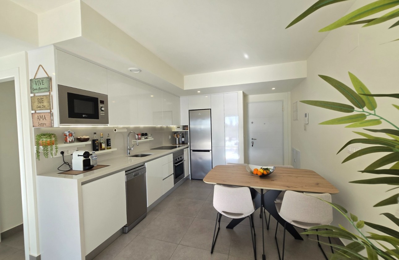 Återförsäljning - Apartment / Flat * - Orihuela Costa - Villamartín *