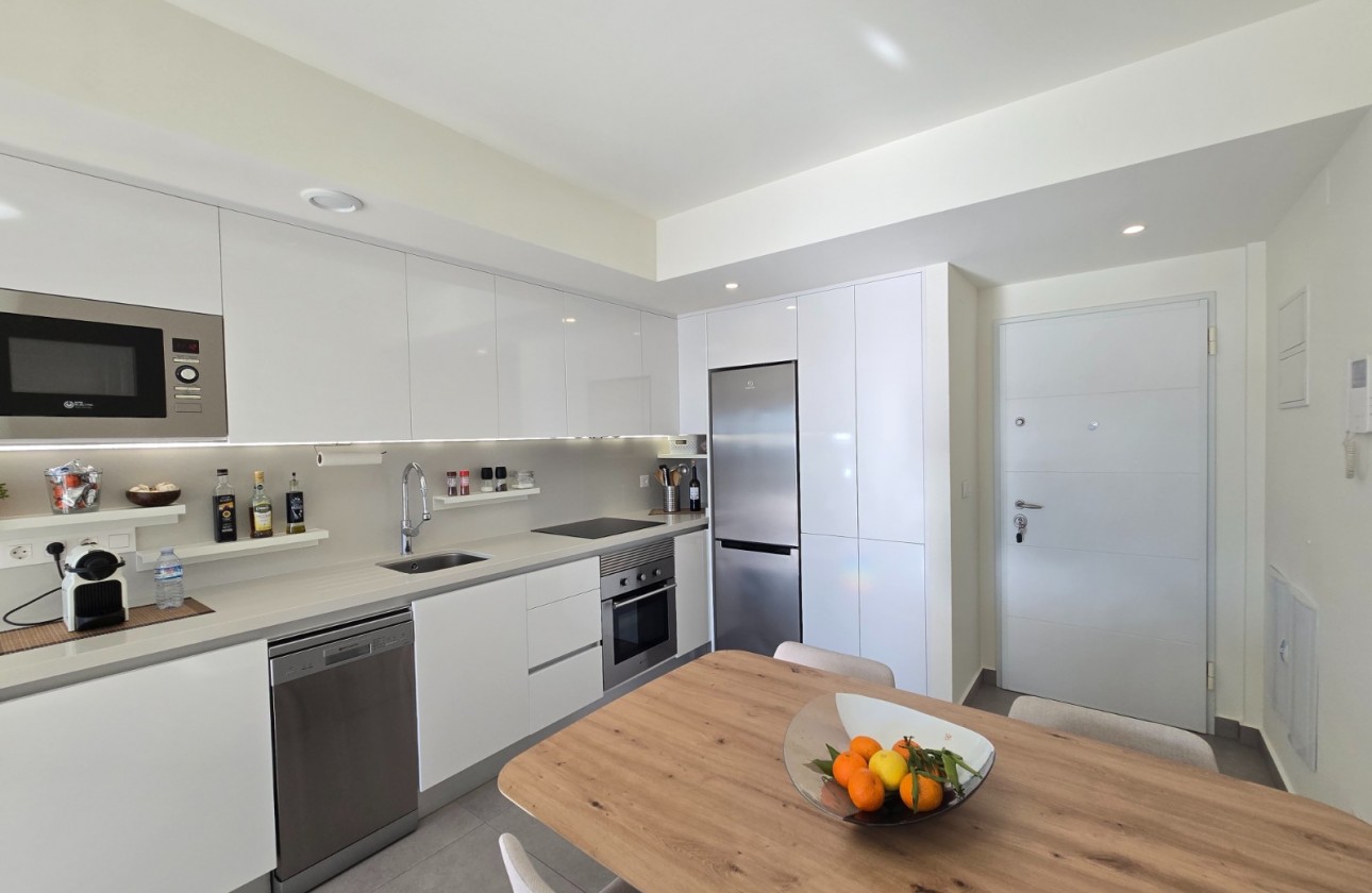 Återförsäljning - Apartment / Flat * - Orihuela Costa - Villamartín *