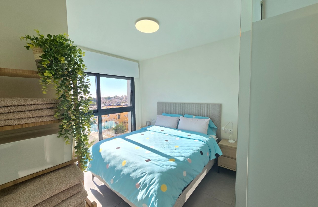 Återförsäljning - Apartment / Flat * - Orihuela Costa - Villamartín *