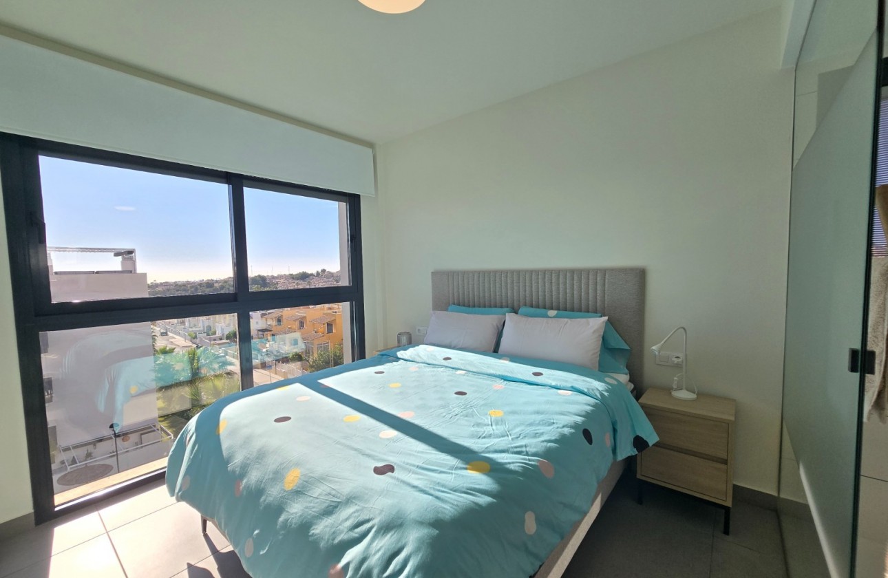 Återförsäljning - Apartment / Flat * - Orihuela Costa - Villamartín *