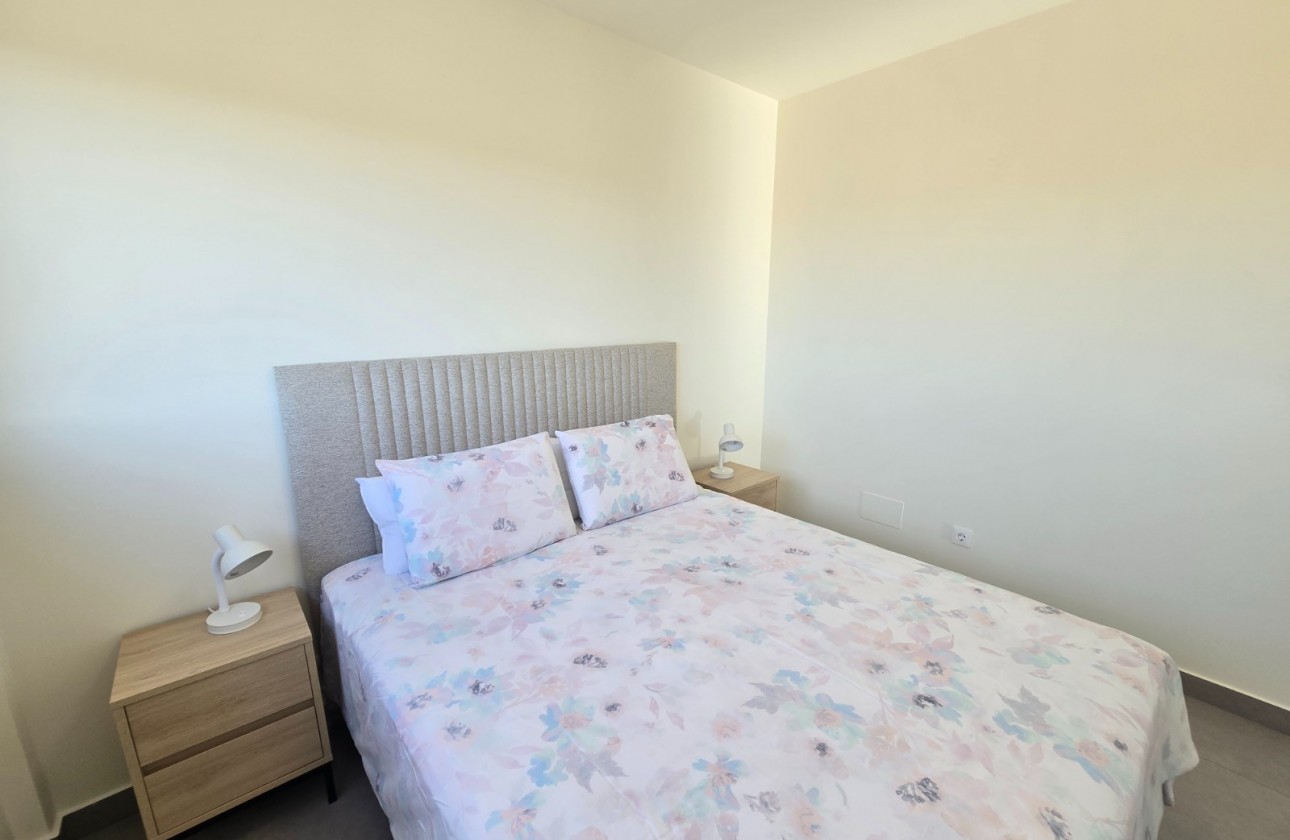 Återförsäljning - Apartment / Flat * - Orihuela Costa - Villamartín *