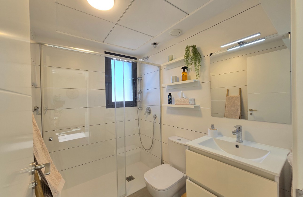 Återförsäljning - Apartment / Flat * - Orihuela Costa - Villamartín *