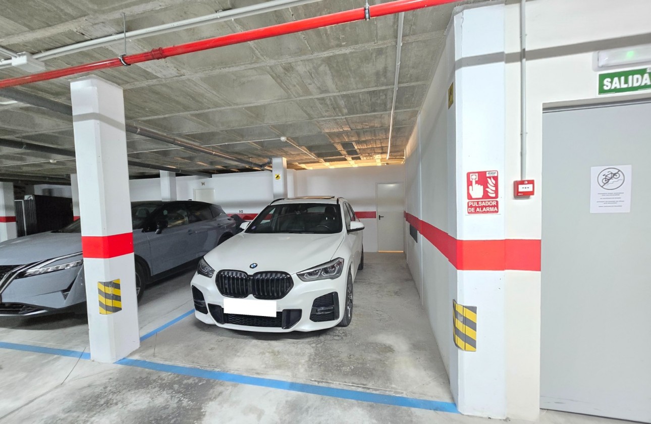 Återförsäljning - Apartment / Flat * - Orihuela Costa - Villamartín *