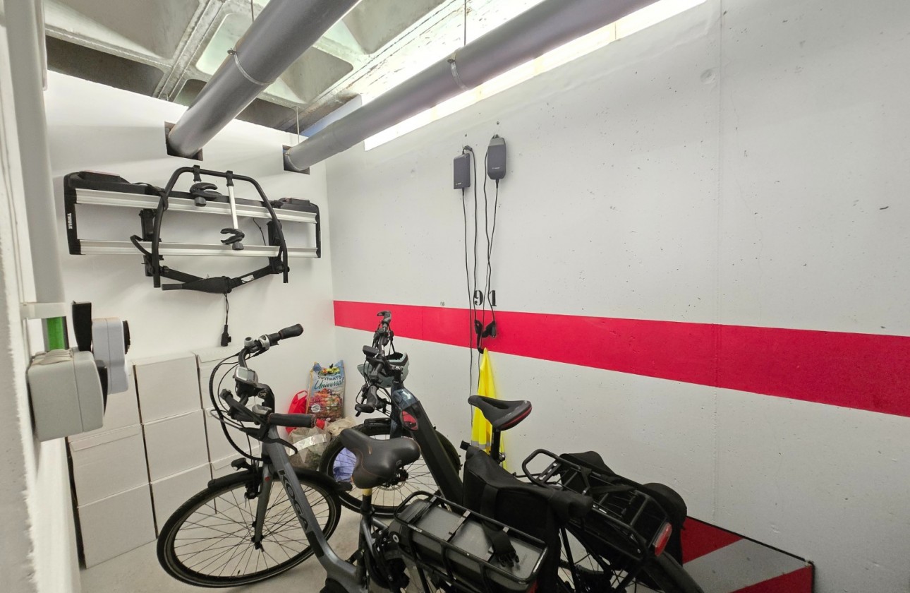 Återförsäljning - Apartment / Flat * - Orihuela Costa - Villamartín *