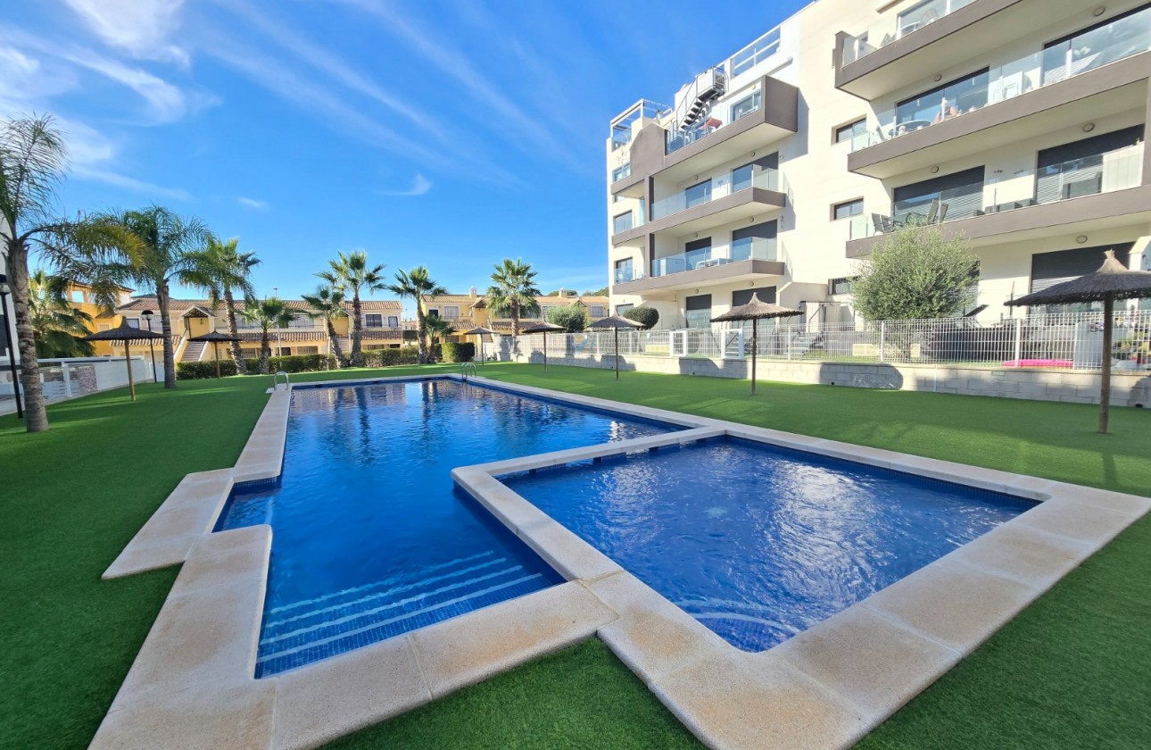 Återförsäljning - Apartment / Flat * - Orihuela Costa - Villamartín *
