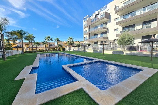 Återförsäljning - Apartment / Flat * - Orihuela Costa - Villamartín *