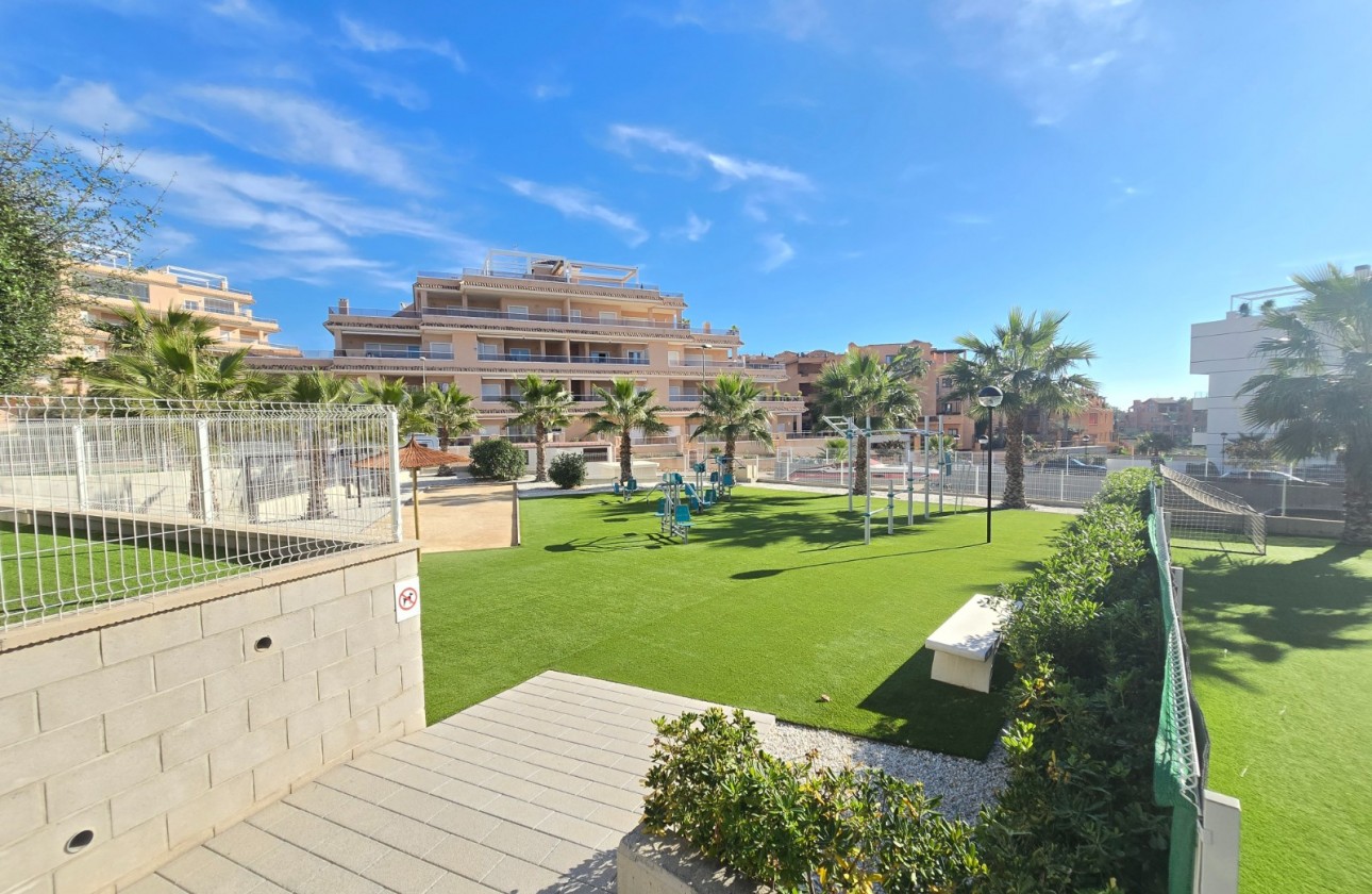 Återförsäljning - Apartment / Flat * - Orihuela Costa - Villamartín *
