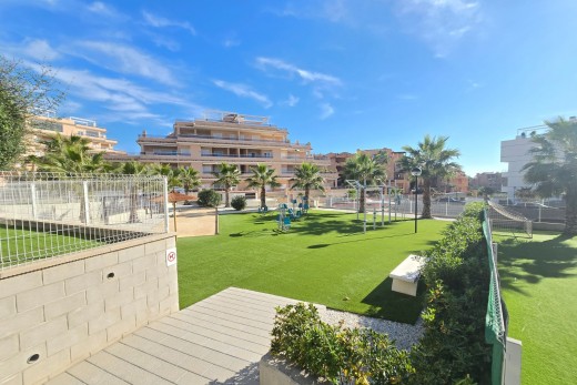 Återförsäljning - Apartment / Flat * - Orihuela Costa - Villamartín *