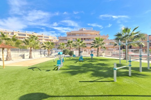 Återförsäljning - Apartment / Flat * - Orihuela Costa - Villamartín *