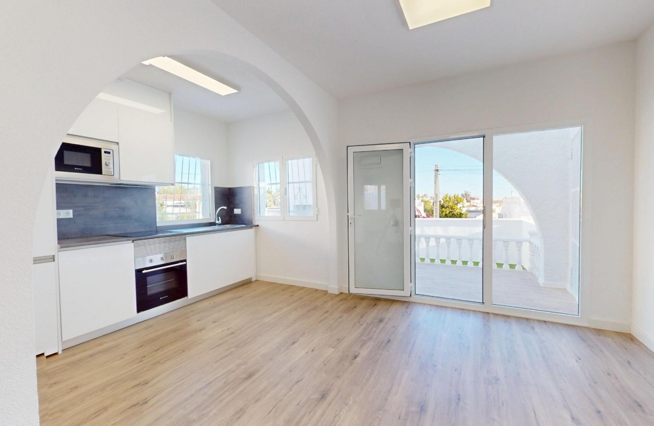 Reventa - Planta Baja - San Miguel de Salinas - BLUE LAGOON