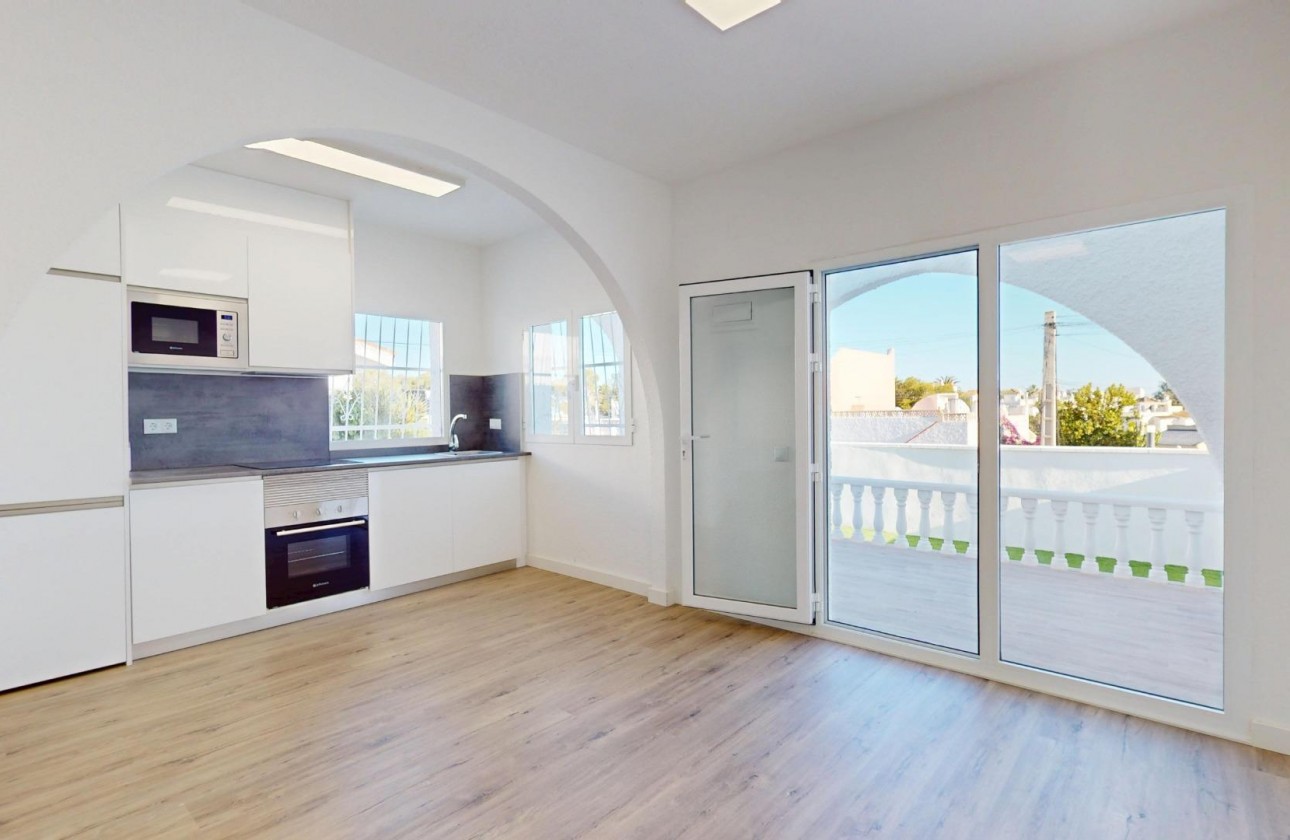 Reventa - Planta Baja - San Miguel de Salinas - BLUE LAGOON