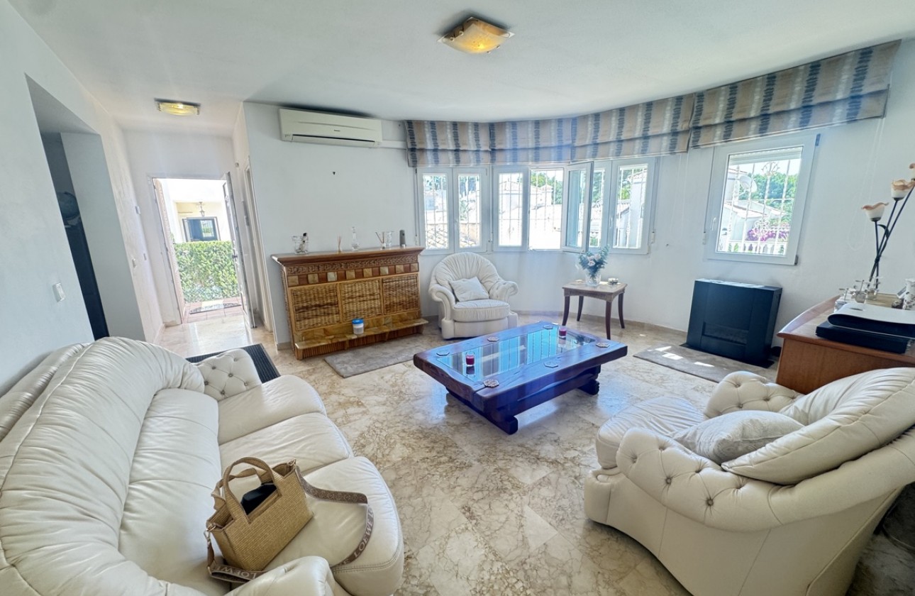 Resale - Villa - Las Ramblas Golf