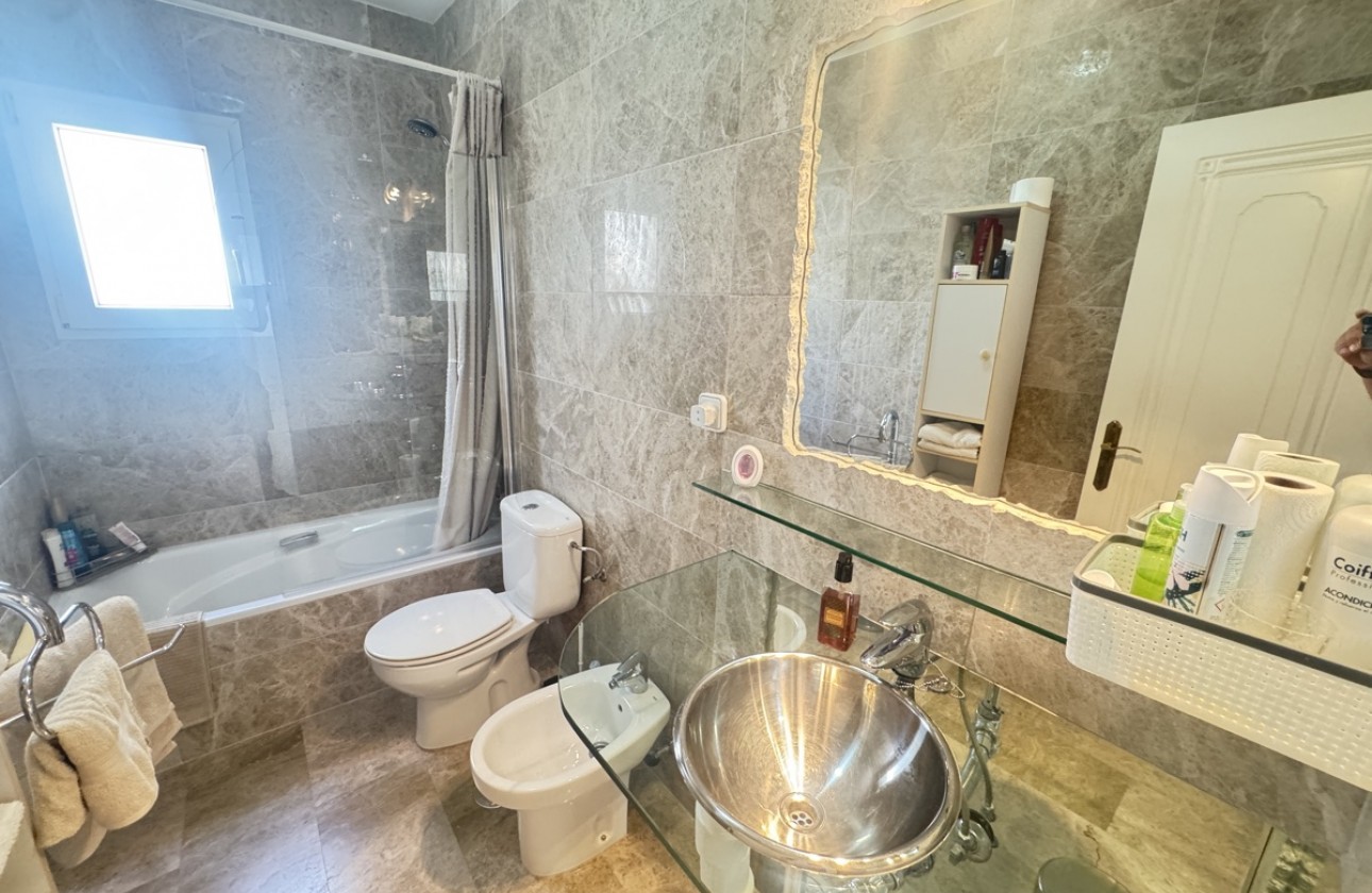 Resale - Villa - Las Ramblas Golf