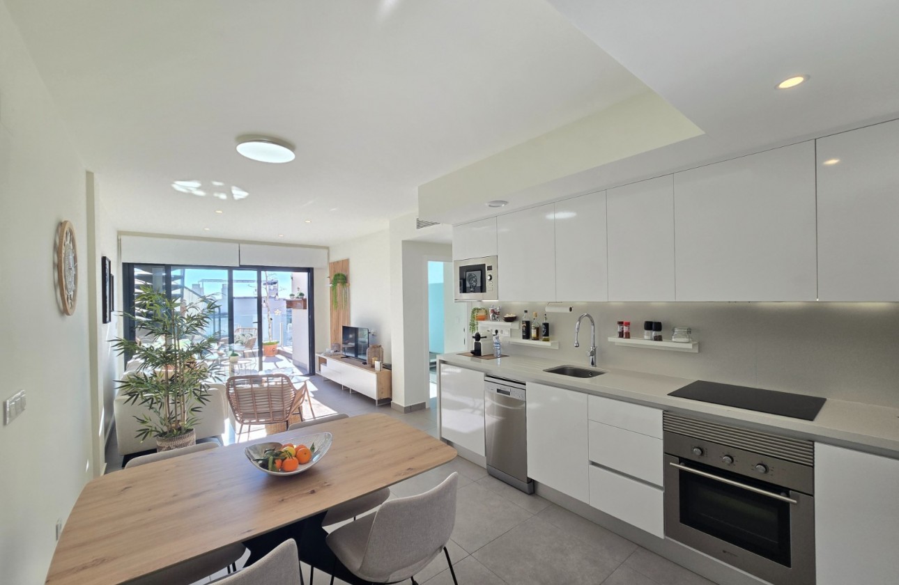 Återförsäljning - Apartment / Flat * - Orihuela Costa - Villamartín *