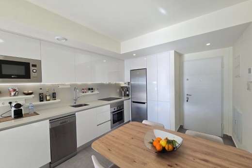 Återförsäljning - Apartment / Flat * - Orihuela Costa - Villamartín *