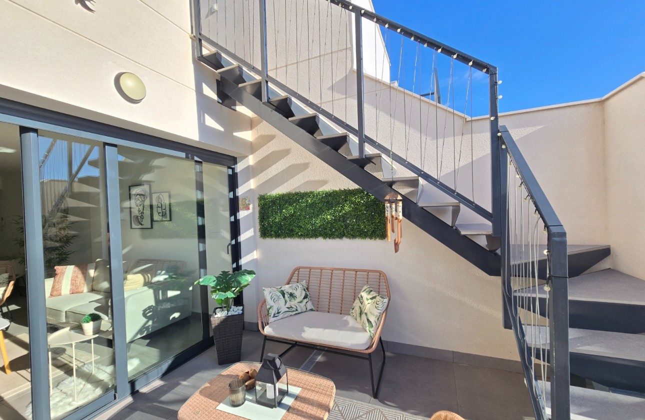 Återförsäljning - Apartment / Flat * - Orihuela Costa - Villamartín *