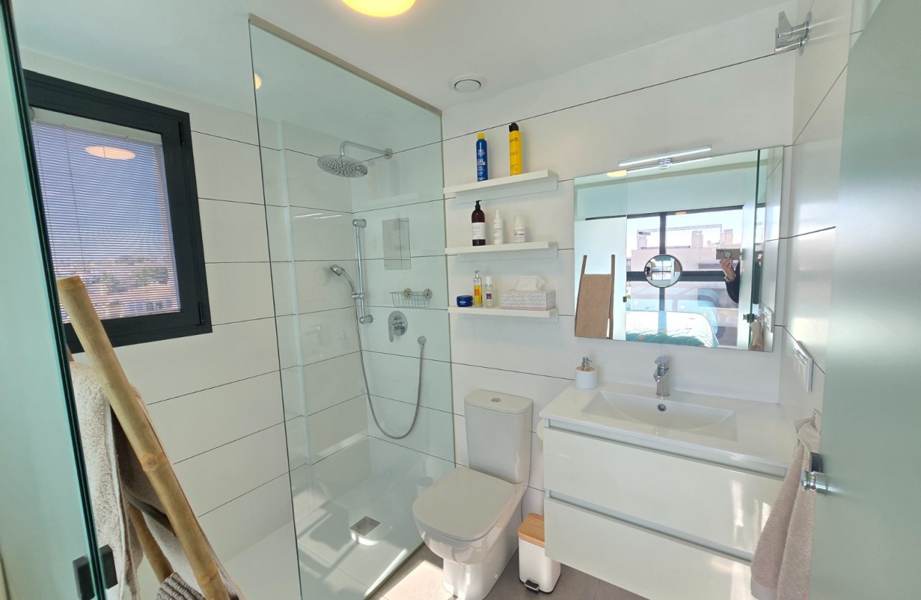 Återförsäljning - Apartment / Flat * - Orihuela Costa - Villamartín *