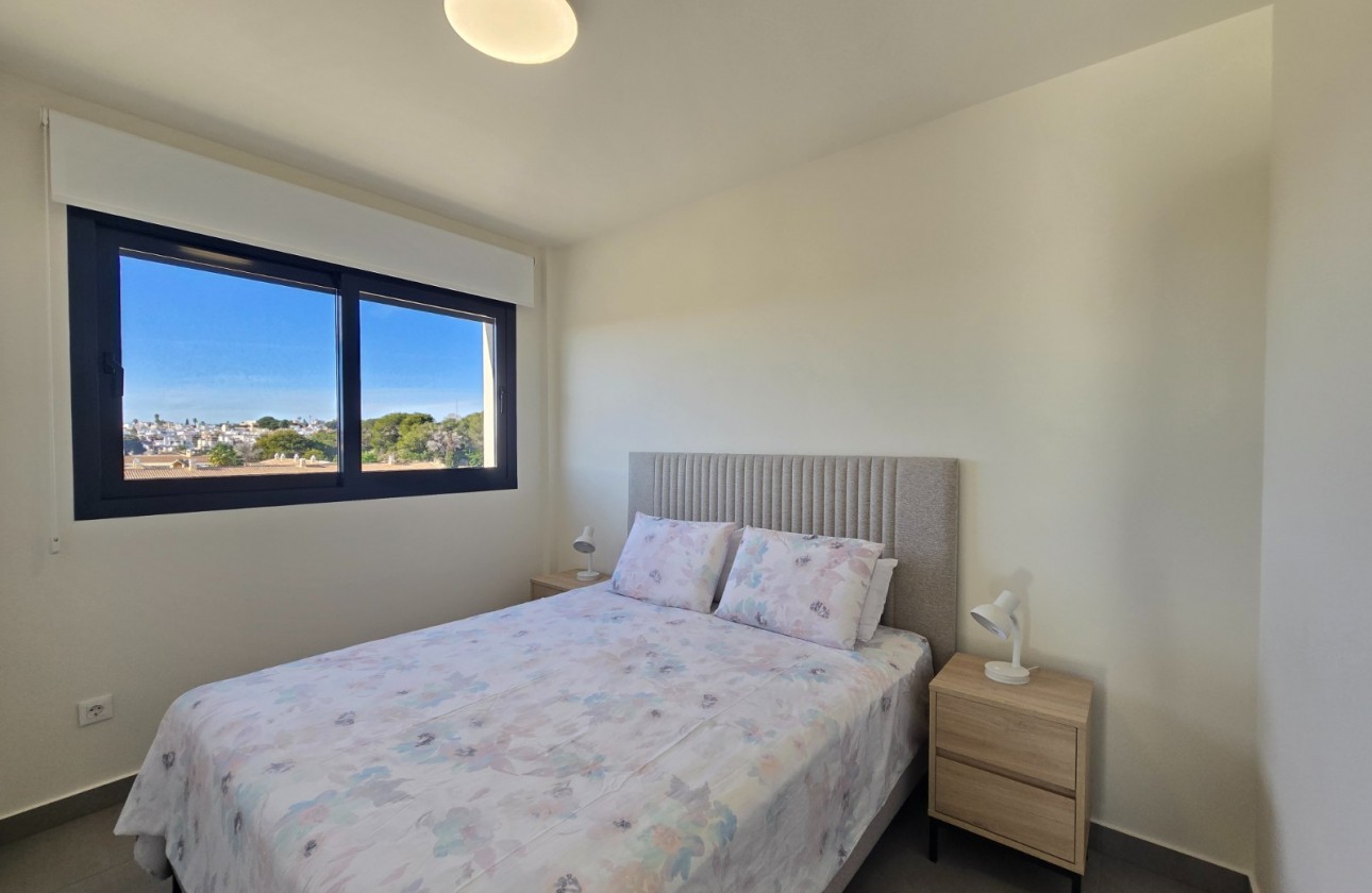 Återförsäljning - Apartment / Flat * - Orihuela Costa - Villamartín *